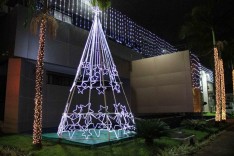Câmara de Itabira ilumina fachada com luzes de LED e inaugura decoração de Natal